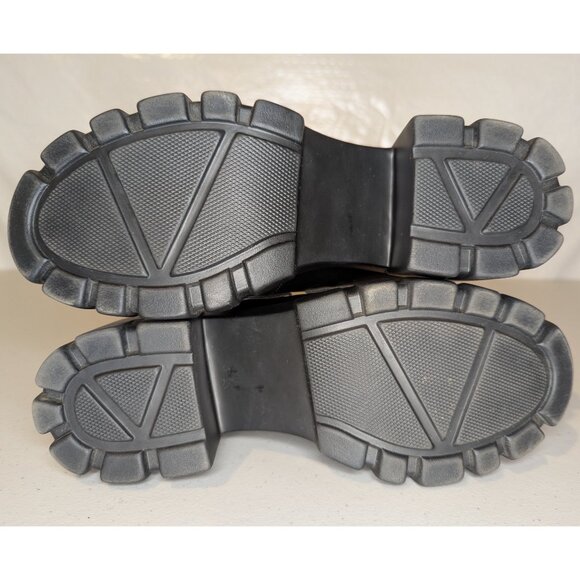 JustFab Leli Chain Detail Chunky Loafer Black & Gold | 7 - Picture 8 of 8